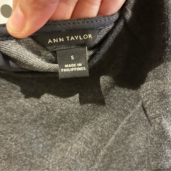 Ann Taylor Wide Boat Neck Short Sleeve Top Size Small in Dark Grey - Picture 8 of 8